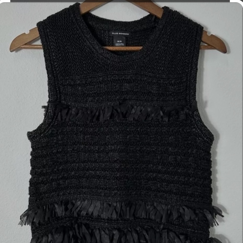 Club Monaco sleeveless sweater top✨